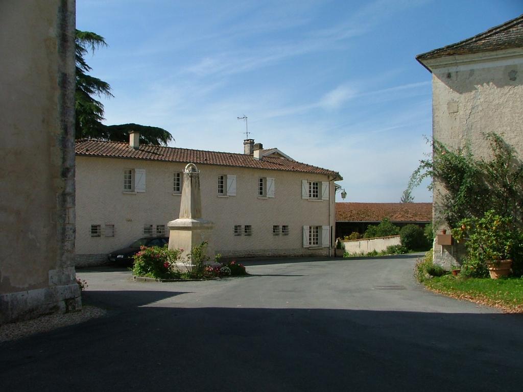 Le Petit Lavoir Saint-Paul-Lizonne Exterior foto