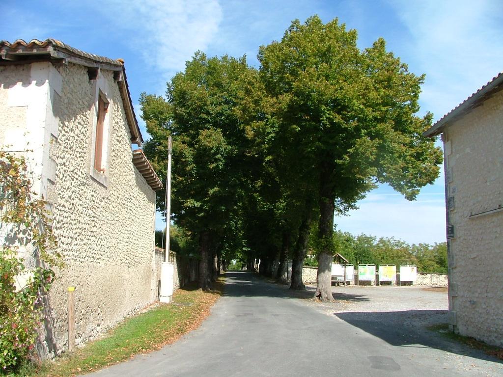 Le Petit Lavoir Saint-Paul-Lizonne Exterior foto